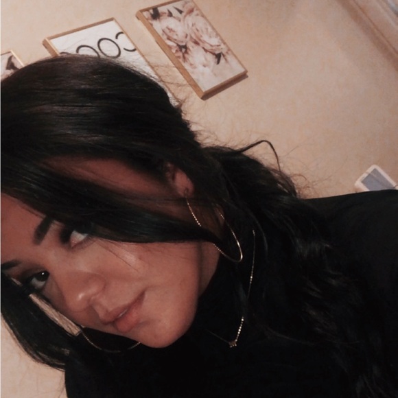 Meet your Posher, Maya - Picture 2 of 2